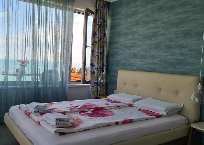 Flora Guest house 4*